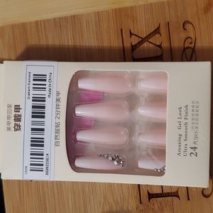 24 Piece Press on Nail Set